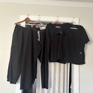 Women’s Figs Scrubs 2 tops 3 pants size xxl black